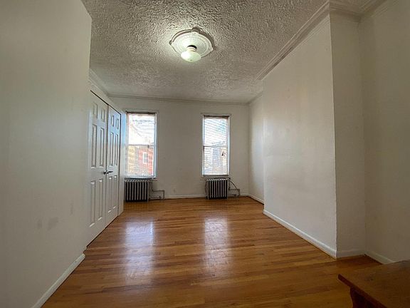 2nd image of 493 Pavonia Ave #4