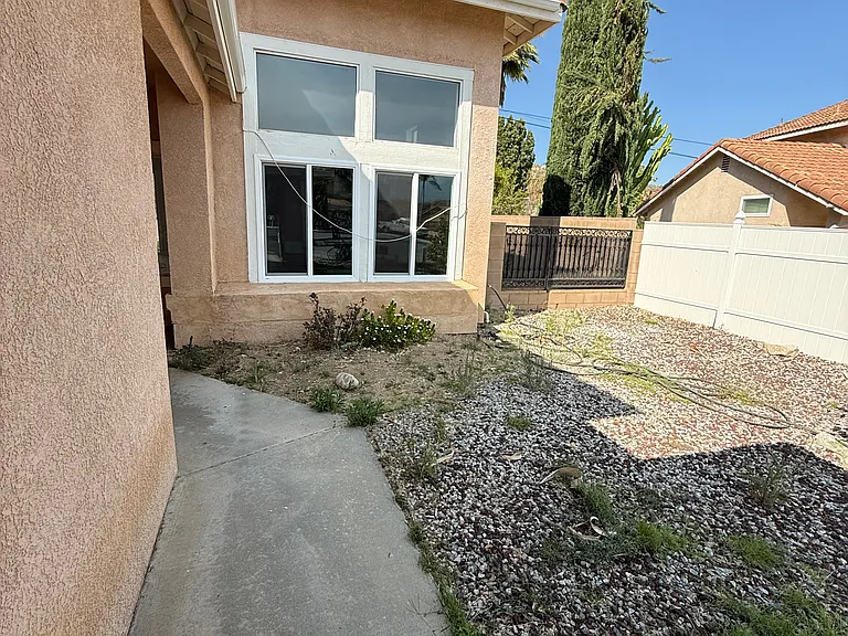 711 Canterbury Cir — Photo 46