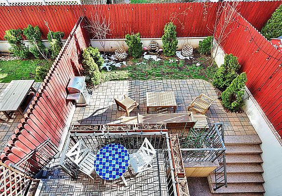 3rd image of 184 India St APT 4