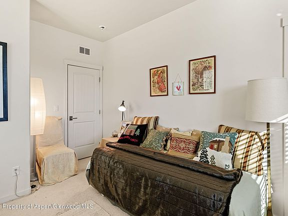 2nd image of 47 White Peaks Ln