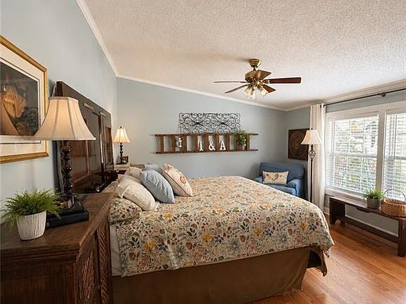 5th image of 298 Rock Lane Dr