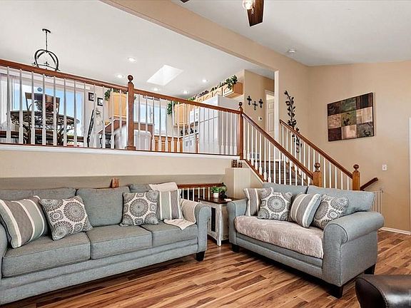 3rd image of 303 E Larchmont Dr