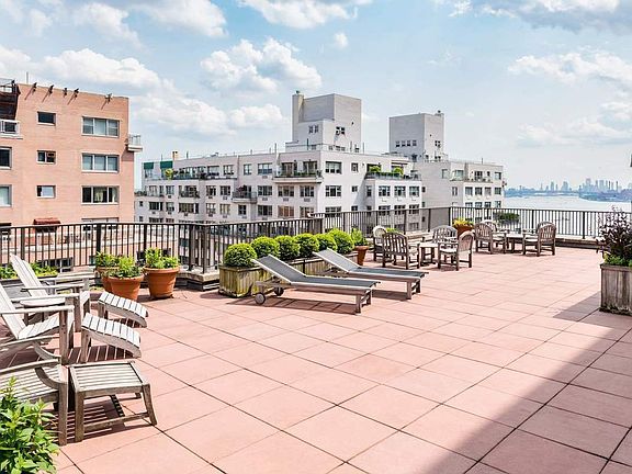 5th image of 36 Sutton Pl S APT 11B