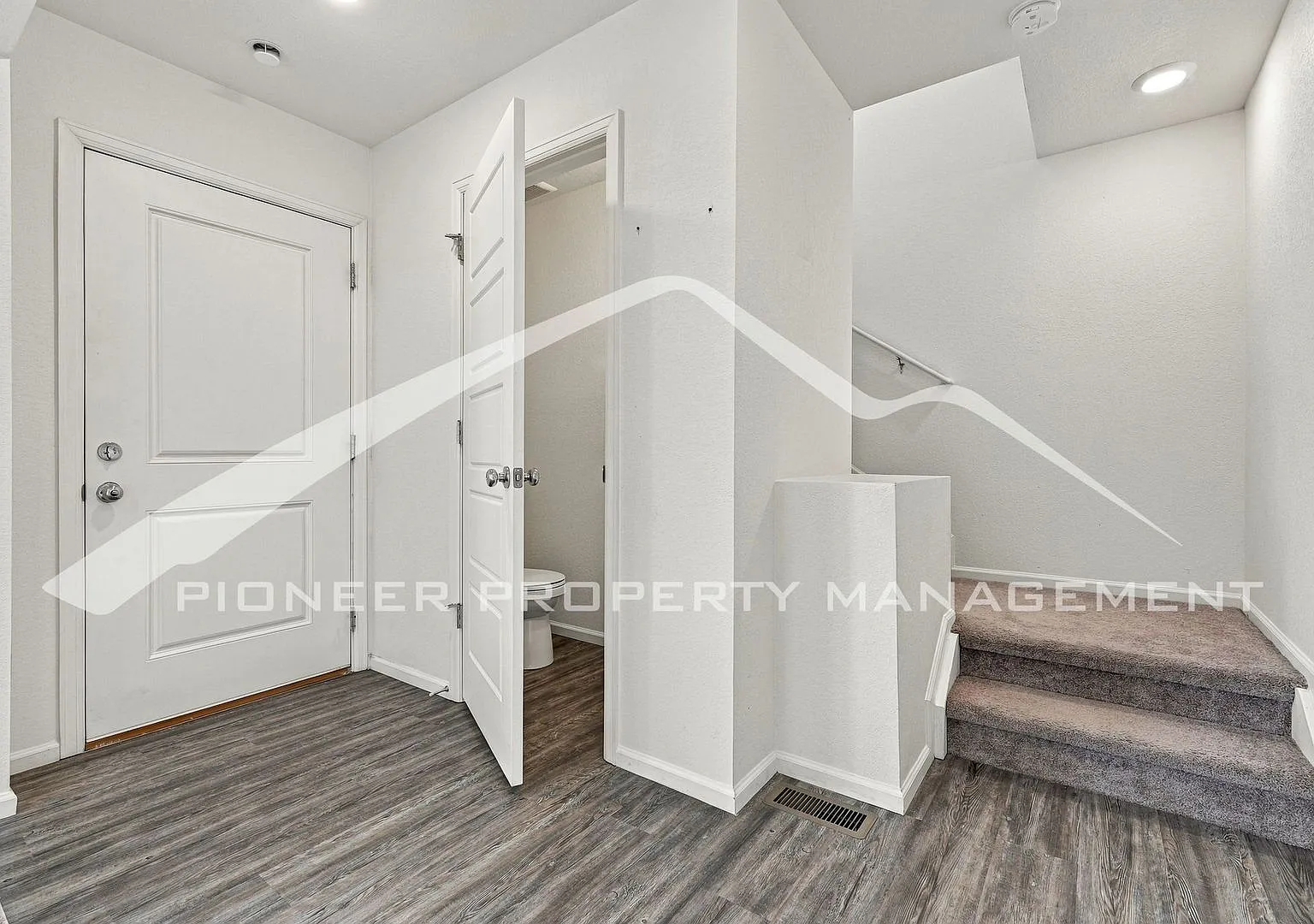 Charming Home with Central AC and Washer/Dryer — Photo 3