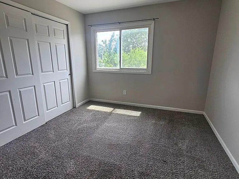 2617 N Clark St — Photo 15