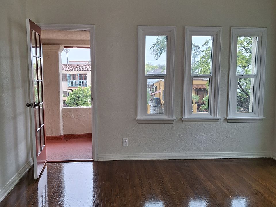 Livingroom and Balcony