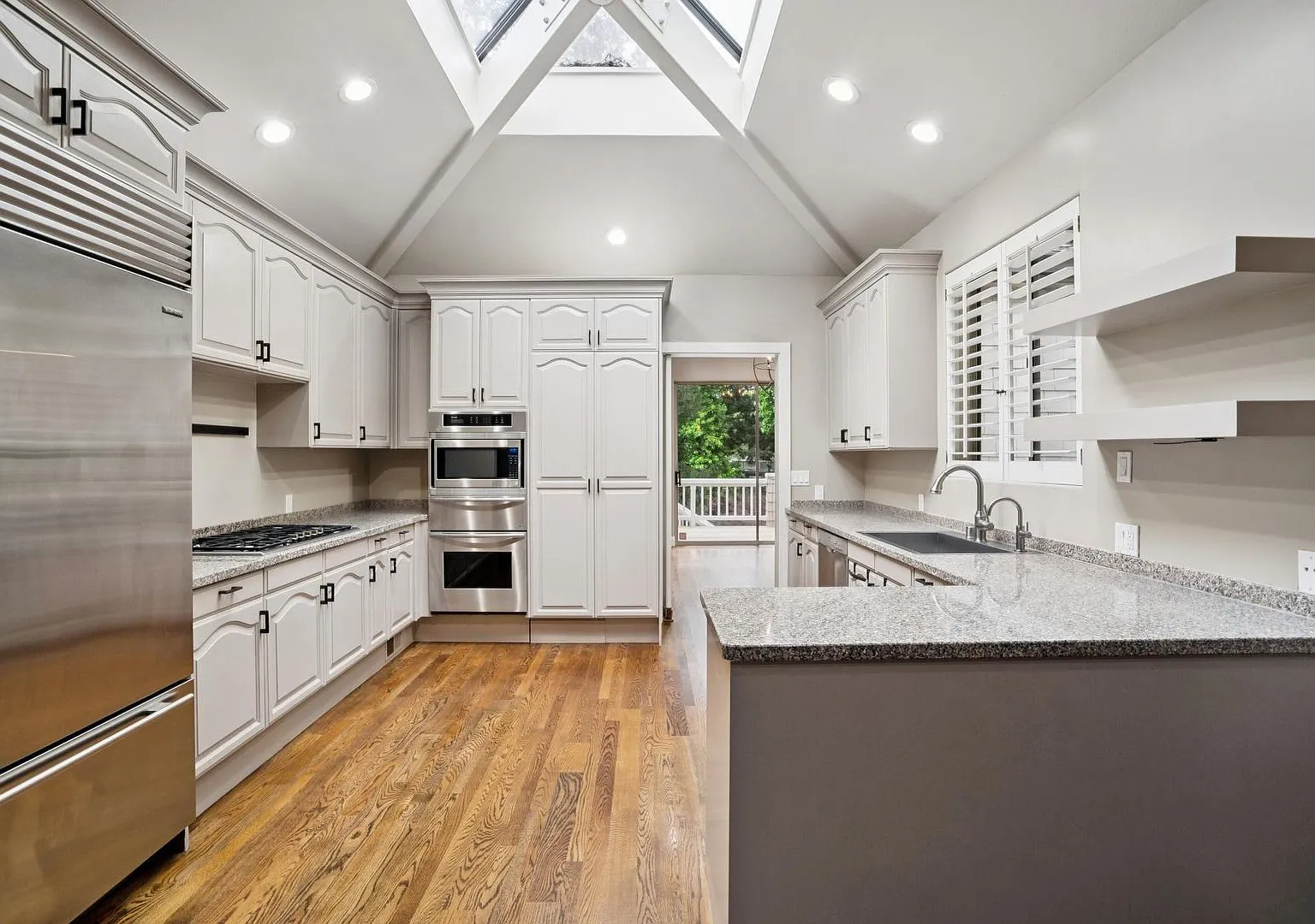 Elegant Los Altos Townhome Near Redwood Grove & Shoup Park — Photo 4