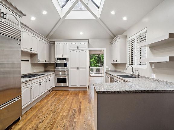 2nd image of 651 Manresa Ln