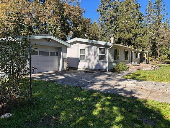 2nd image of 84 Oak Ln