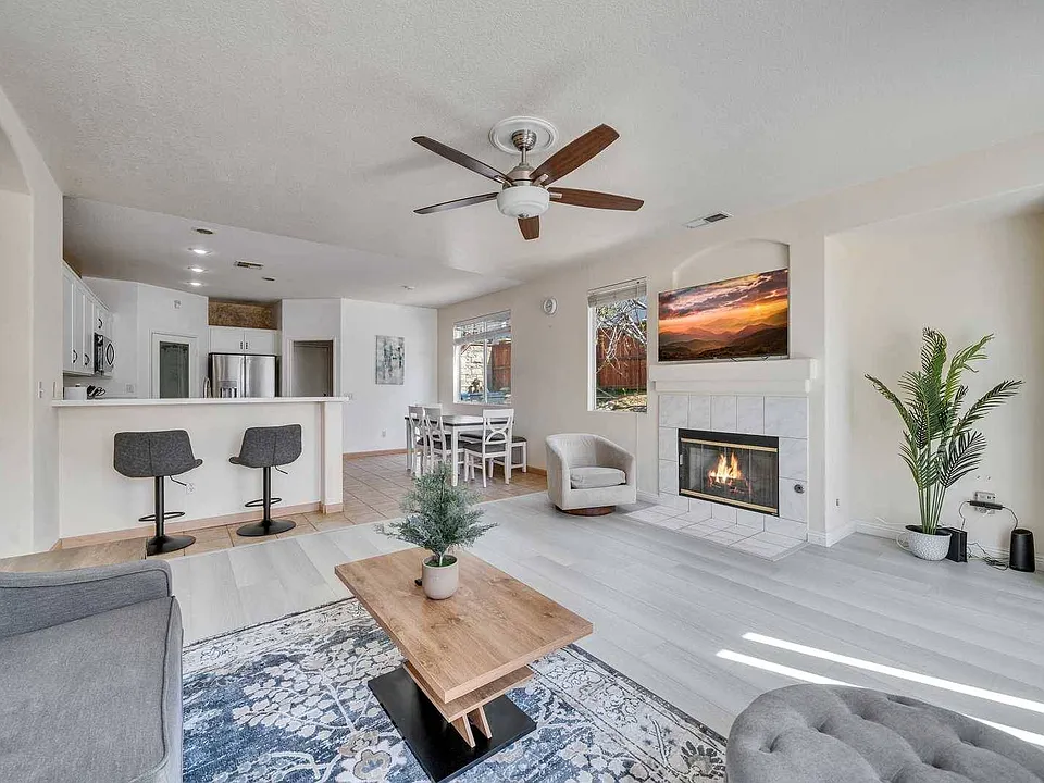 21585 Del Amo St