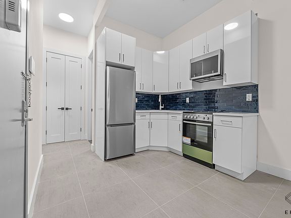 4th image of 900 Rogers Ave #1A