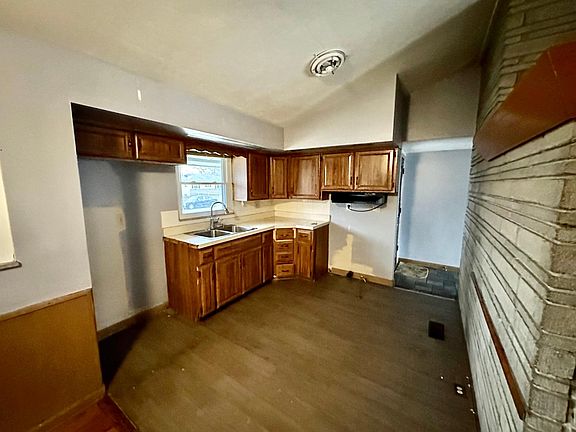 5th image of 3866 Astor Ave