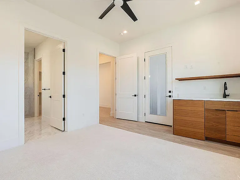 147 E Terrace Ln — Photo 26