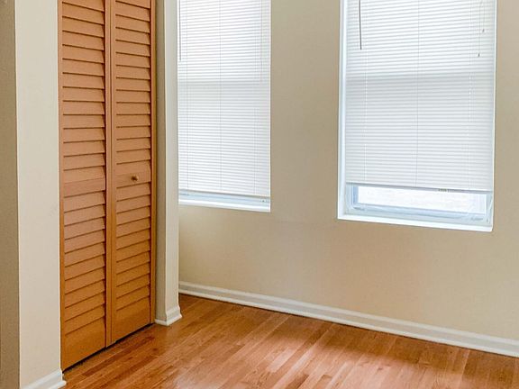 3rd image of 2529 N Lincoln Ave #3