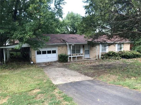 1704 N 2nd St, Dardanelle, AR 72834