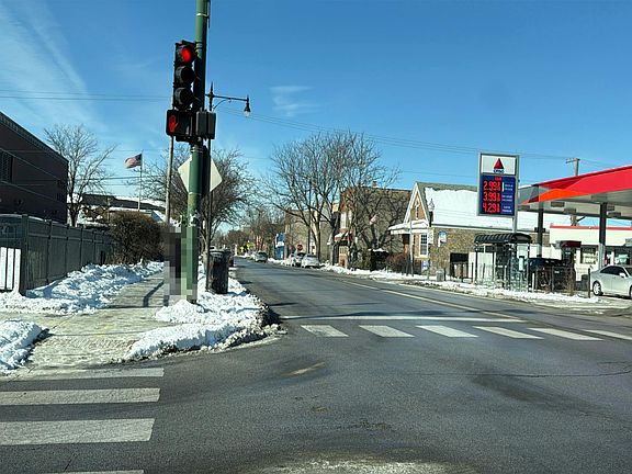 4th image of 1756 W 35th St APT 3R