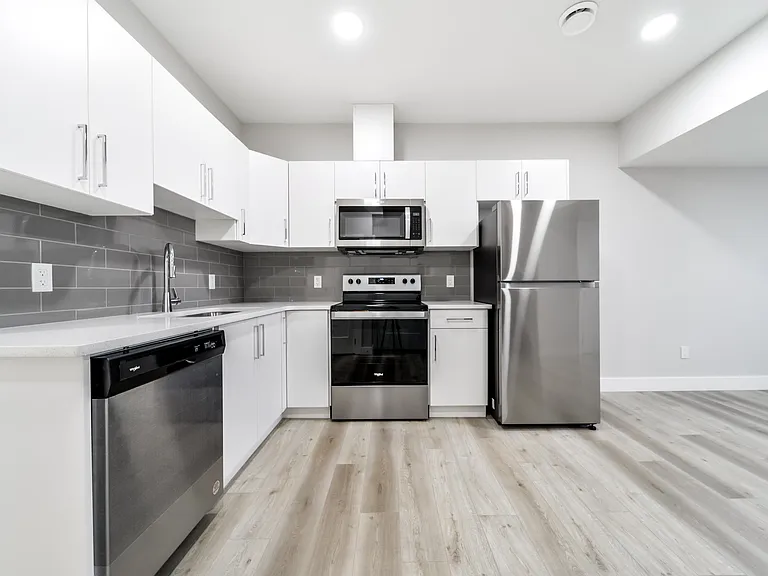 595 Black Stone Blvd #B — Photo 7