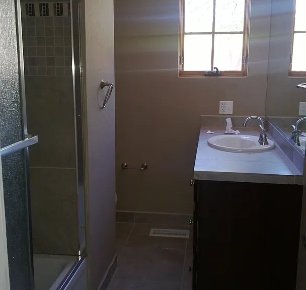 421 1/2 E Coronado Rd — Photo 8