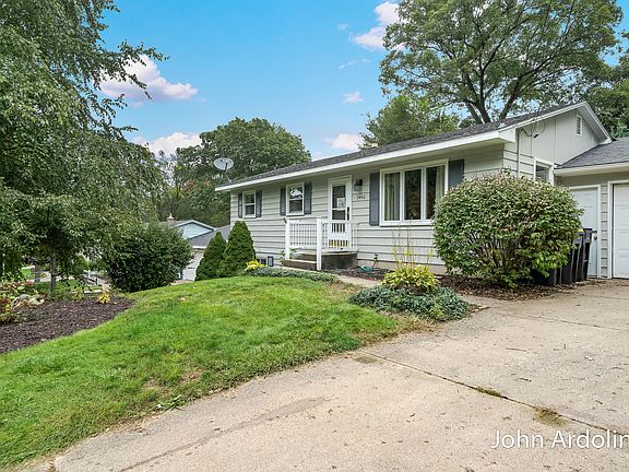 2nd image of 3446 Vineyard Ave NE