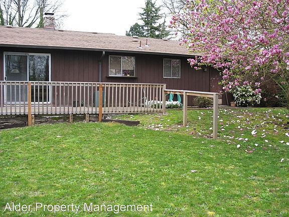 3rd image of 6404 SE Furnberg St