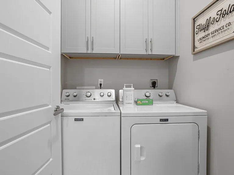 Markham Dr — Photo 19