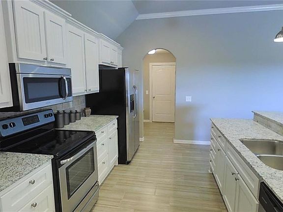 4th image of 206 Camden Dr