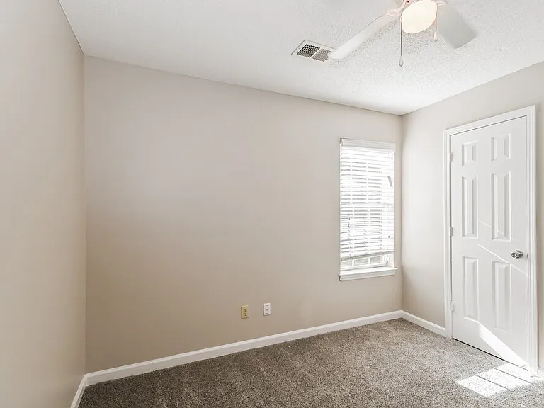 6205 Liberty Estates Dr — Photo 13