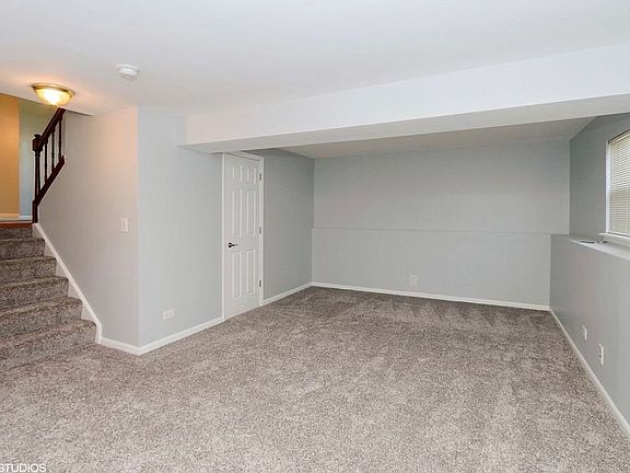 4th image of 327 Westwood Ct