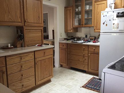 1st image of 808 W 8th St