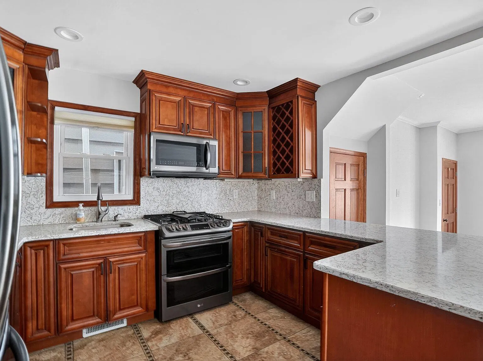 3 bed, 2.0 bath, $3,600 — Photo 2