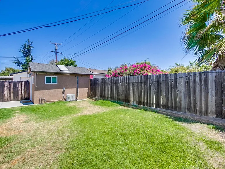 4747 Rolando Blvd — Photo 42