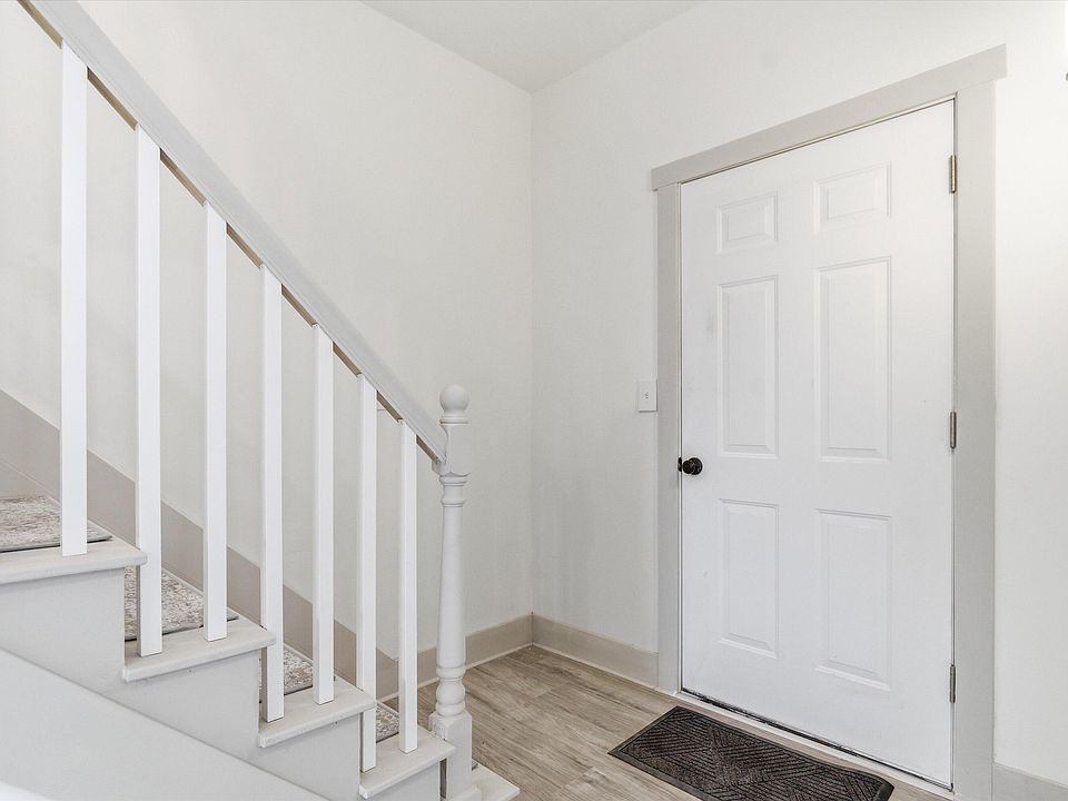 1st image of 2708 Hooker St
