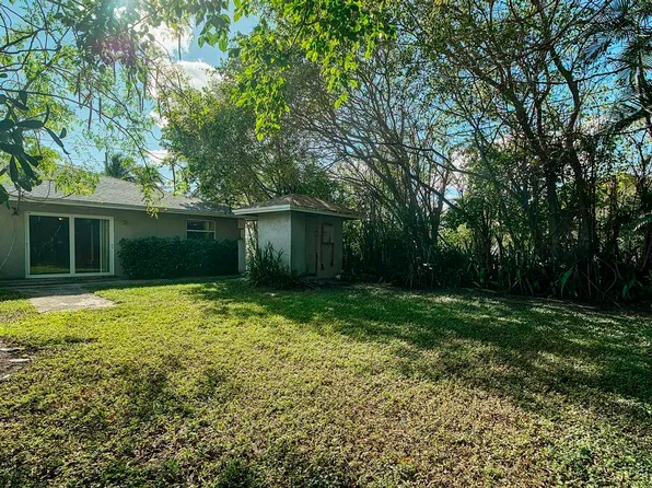 915 S North St, Lake Worth, FL 33460