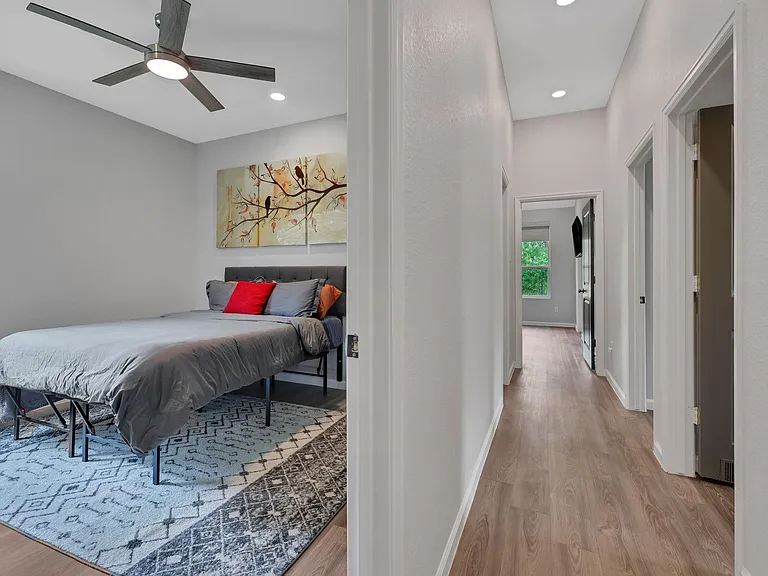 4933 Chester Lake Ln — Photo 13