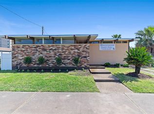 2315 Bernardo De Galvez Ave APT 2, Galveston, TX 77550
