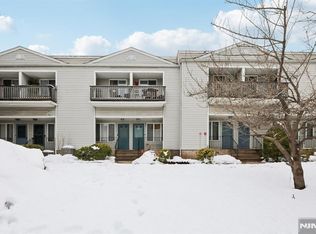 25 Willow Wood Sq #25, East Rutherford, NJ 07073