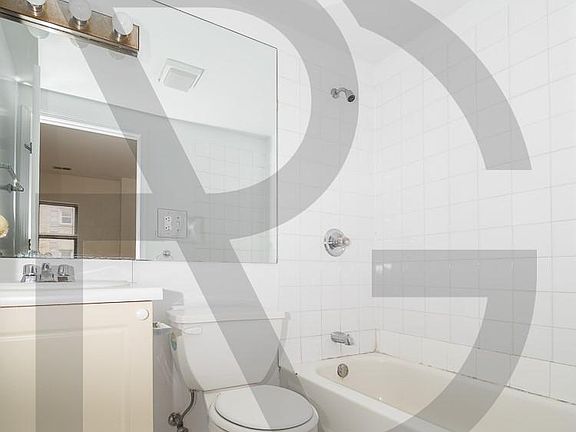 4th image of 917 W Dakin St #U306