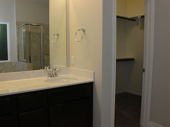 4th image of 5616 Blackstone Dr