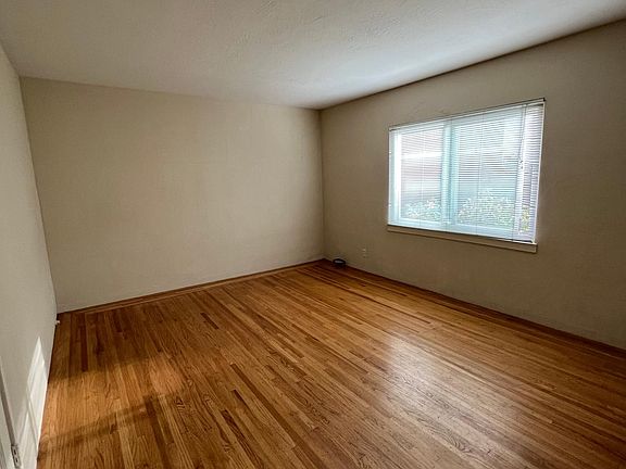 5th image of 825 Roble Ave APT 2