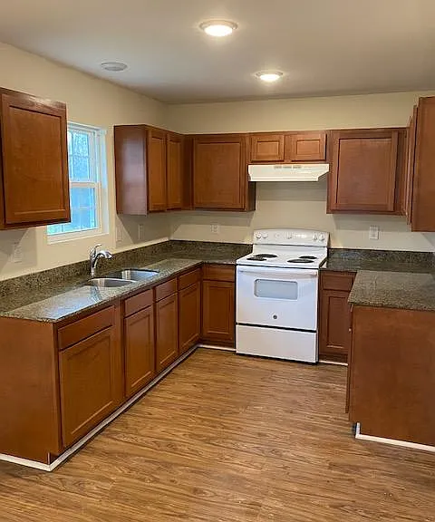 160 Spring Garden Cir — Photo 2