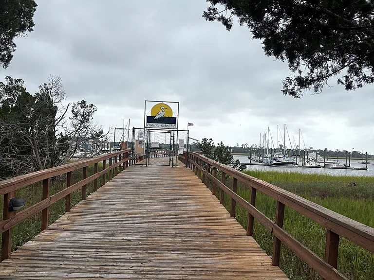 100 Marina Dr #B36 — Photo 1