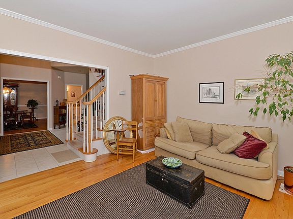 5th image of 24 Denise Dr