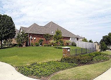 Large corner lot (Side yard)