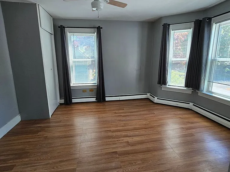 107 Michigan Ave — Photo 16