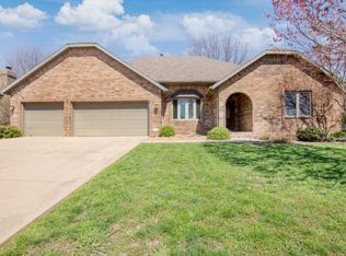 917 W Sherwood Dr, Springfield, MO 65810