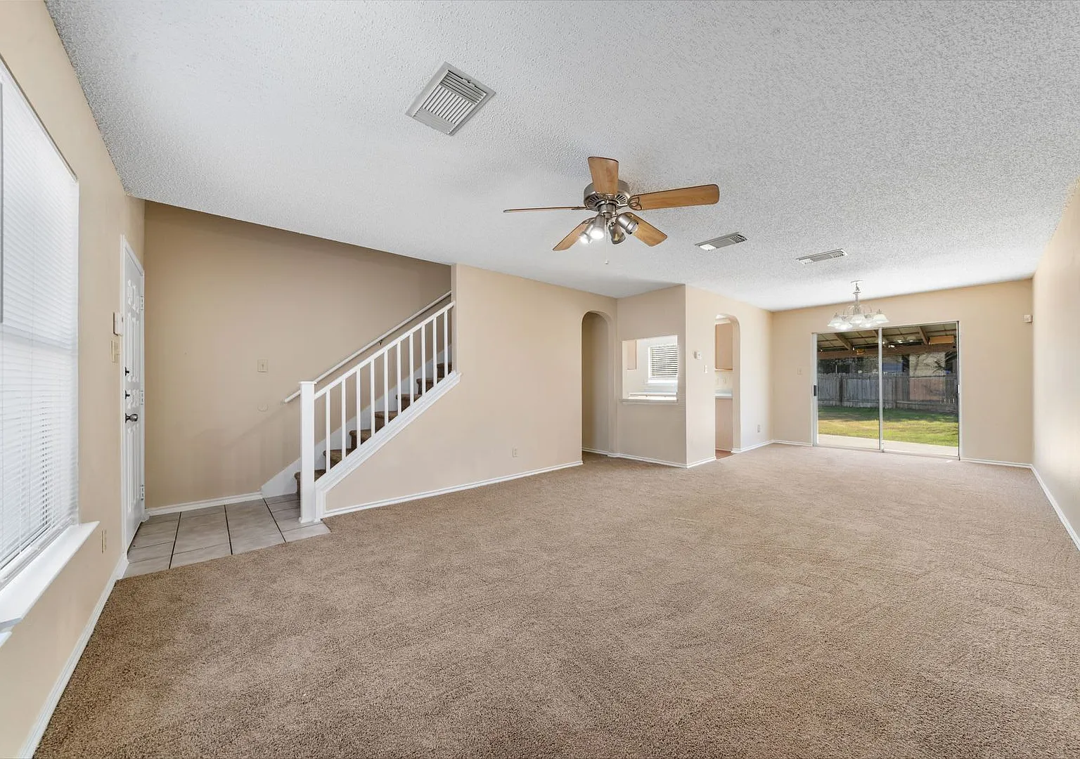 3 Bedroom/2.5 Bath Dover Subdivision — Photo 4