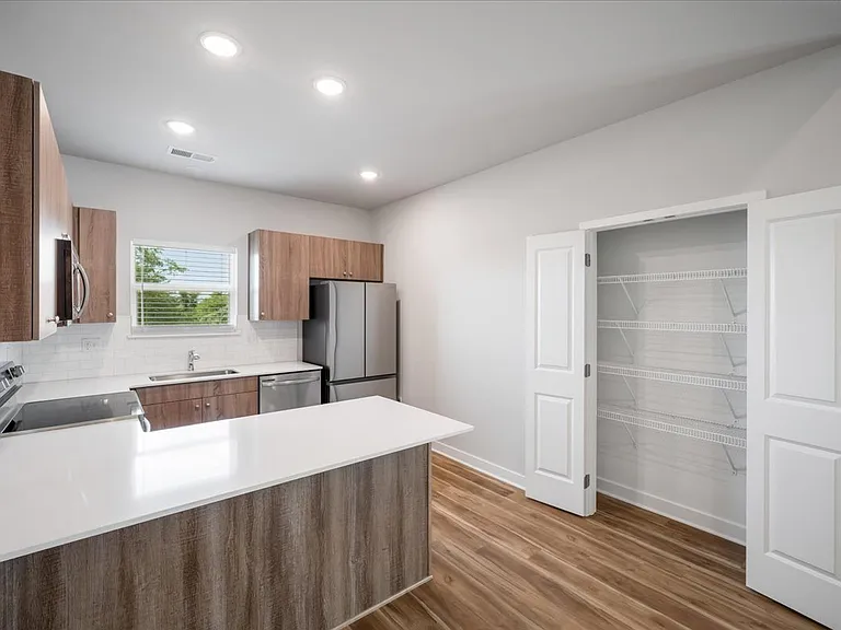 Barry West Townhomes — Photo 77