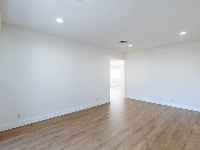 1758 N Alexandria Ave #1758.5 — Photo 16