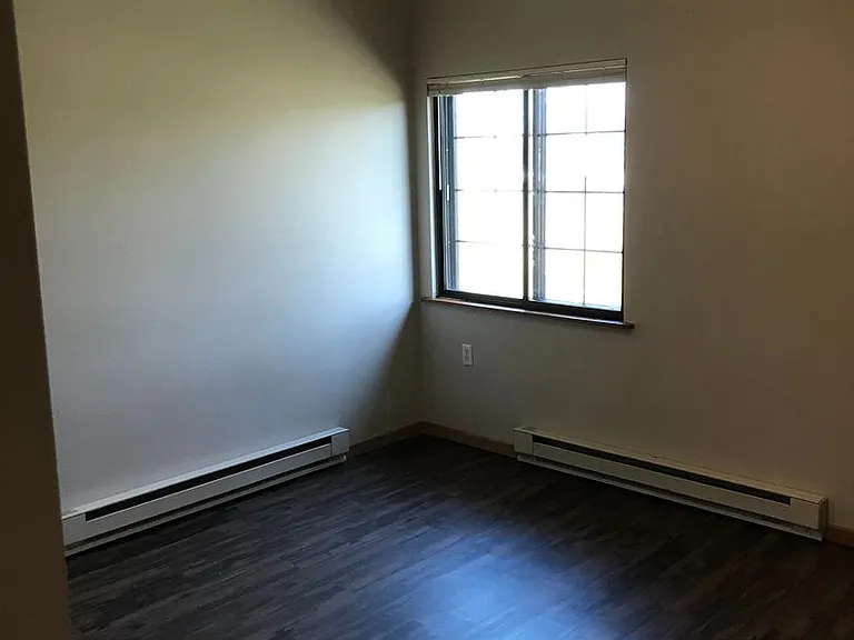 23298 Elm St — Photo 10