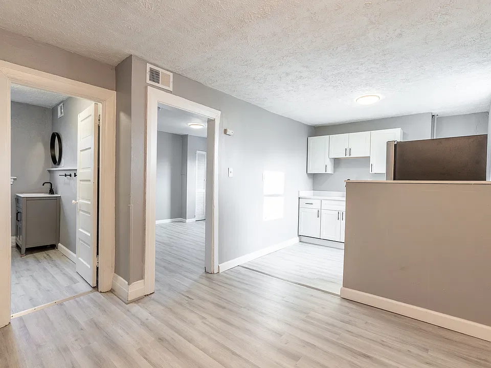 608 Taylor Ave #202